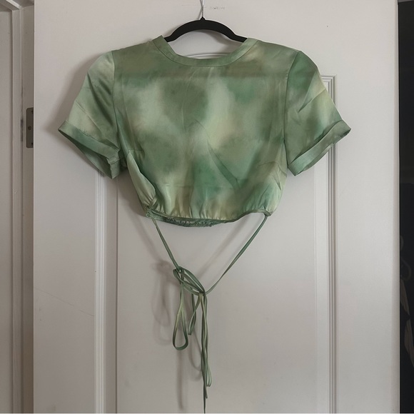 Topshop Tops - Topshop size 6 green tie die crop with ties around the waist top